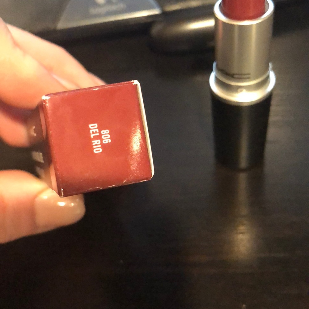 Mac Del Rio 💄 - Picture 2 of 4